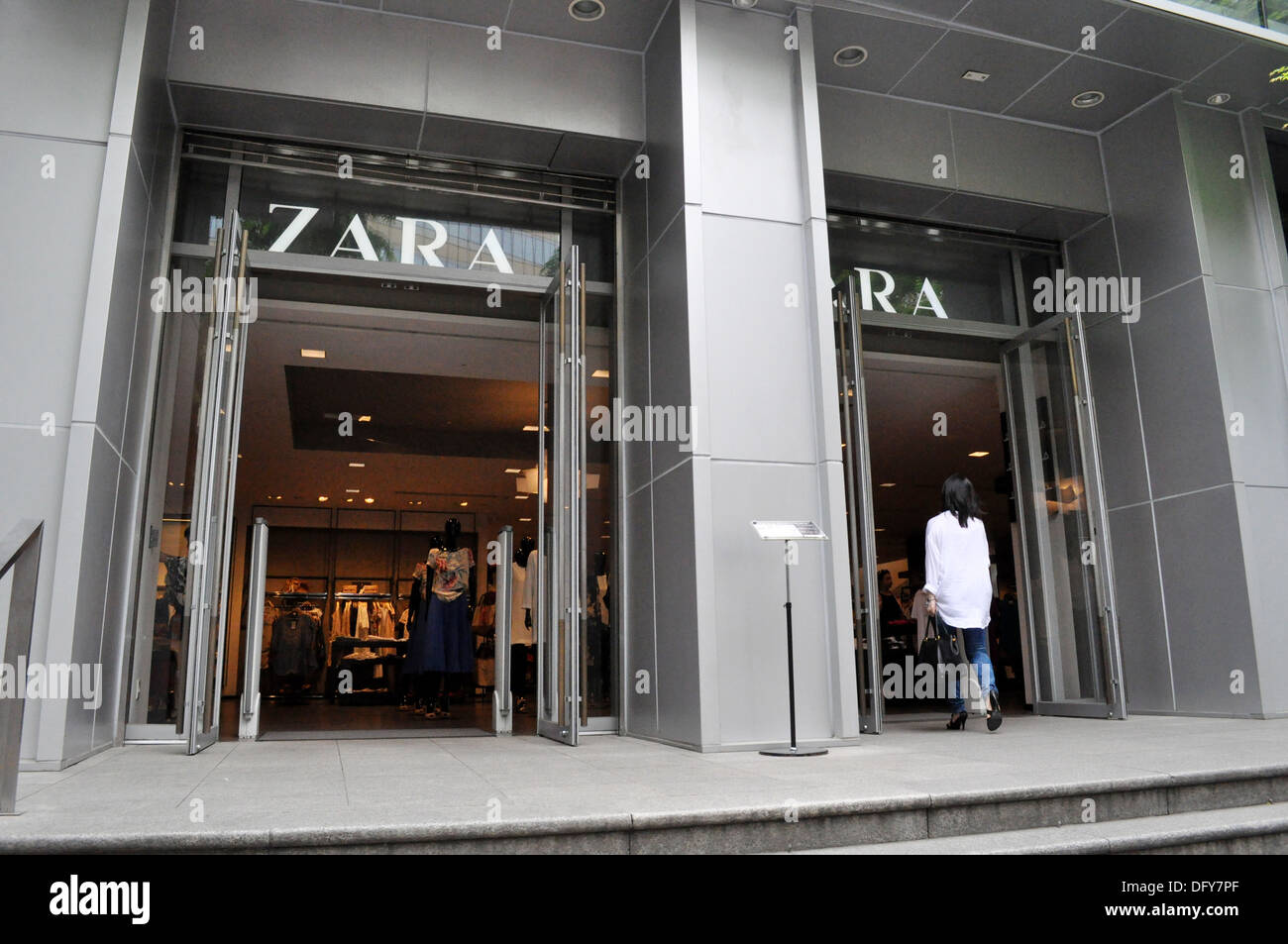 Seoul (South Korea): Zara shop in the Myeong-dong shopping district Stock  Photo - Alamy