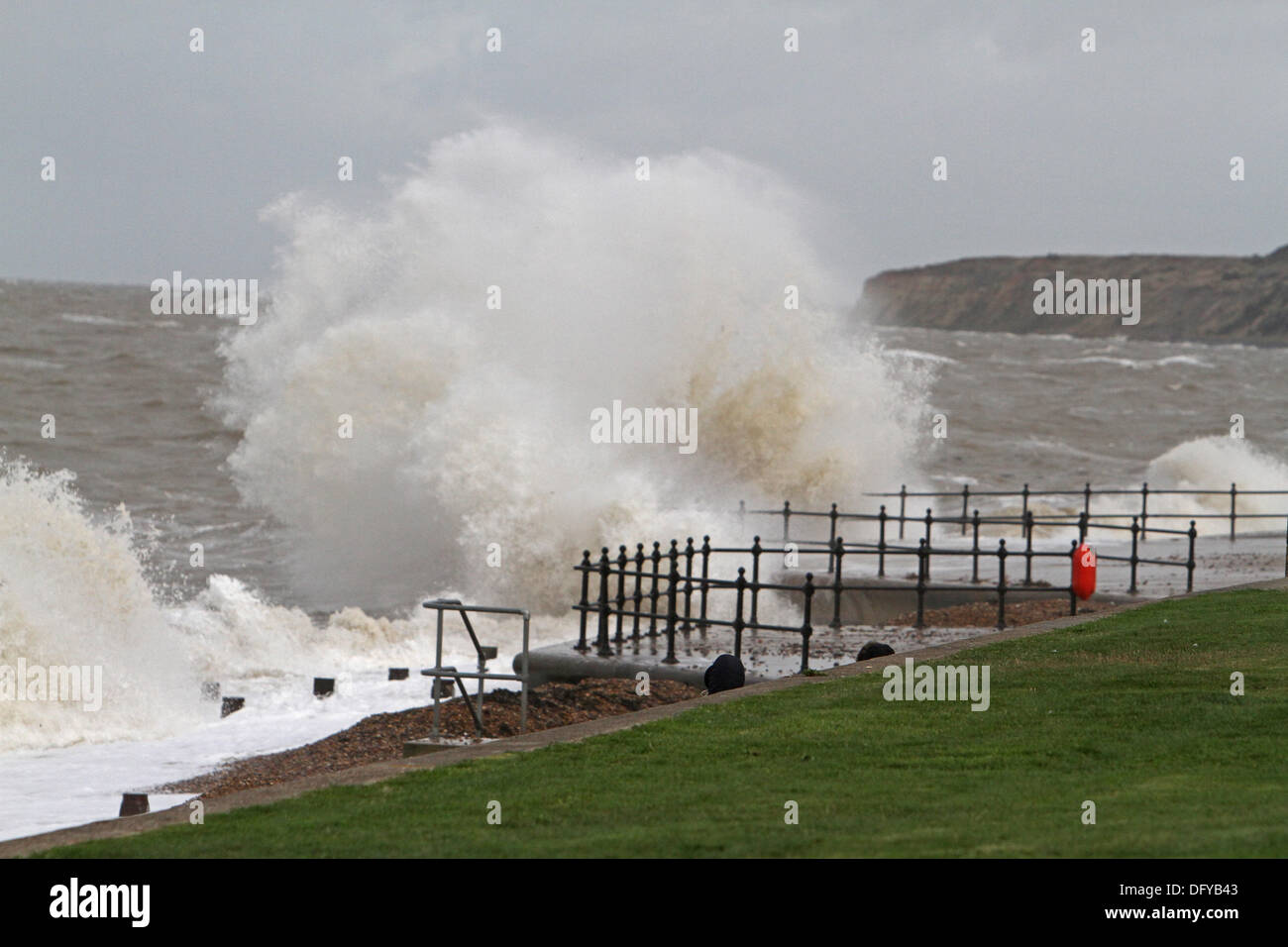 Herne Bay,UK,10th October 2013,Stormy Seas batter Herne Bay, Kent  Credit: Keith Larby/Alamy Live News Stock Photo