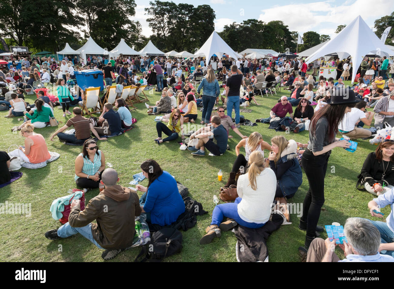 Foodies Festival, Inverleith Park, Edinburgh, Scotland, annual event. People relaxing in the sun. Stock Photo