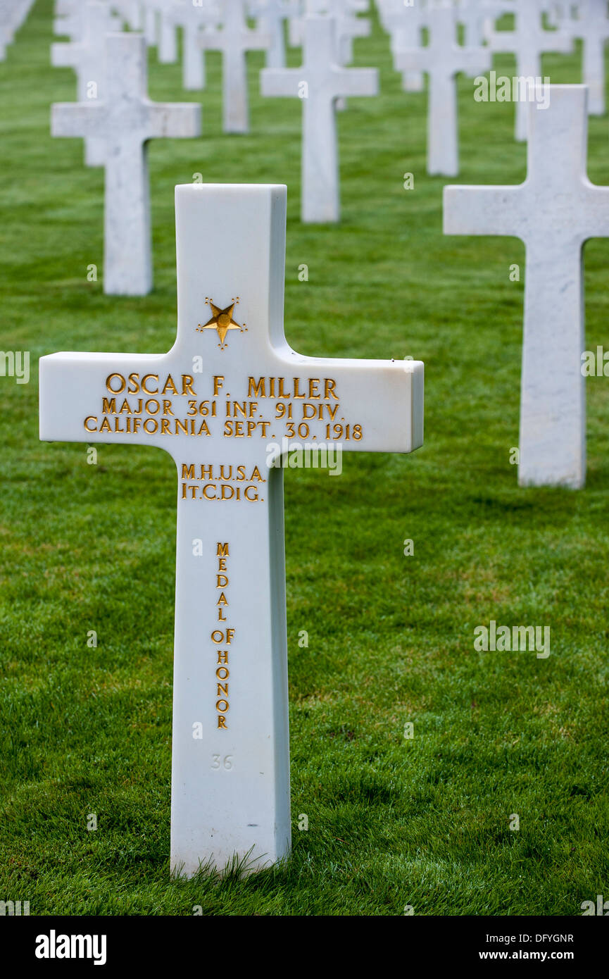 Medal of Honor on grave of World War I officer at Meuse-Argonne American Cemetery and Memorial, Romagne-sous-Montfaucon, France Stock Photo