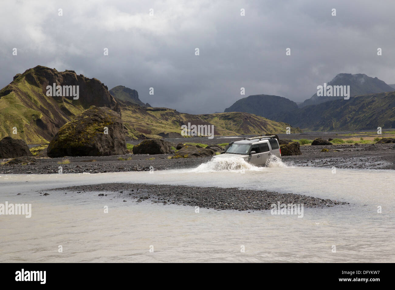 discovery 4 landrover water crossing Stock Photo