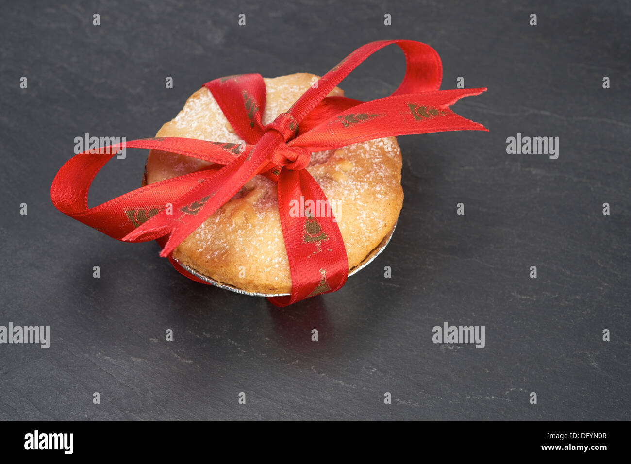 Round tied hi-res stock photography and images - Alamy