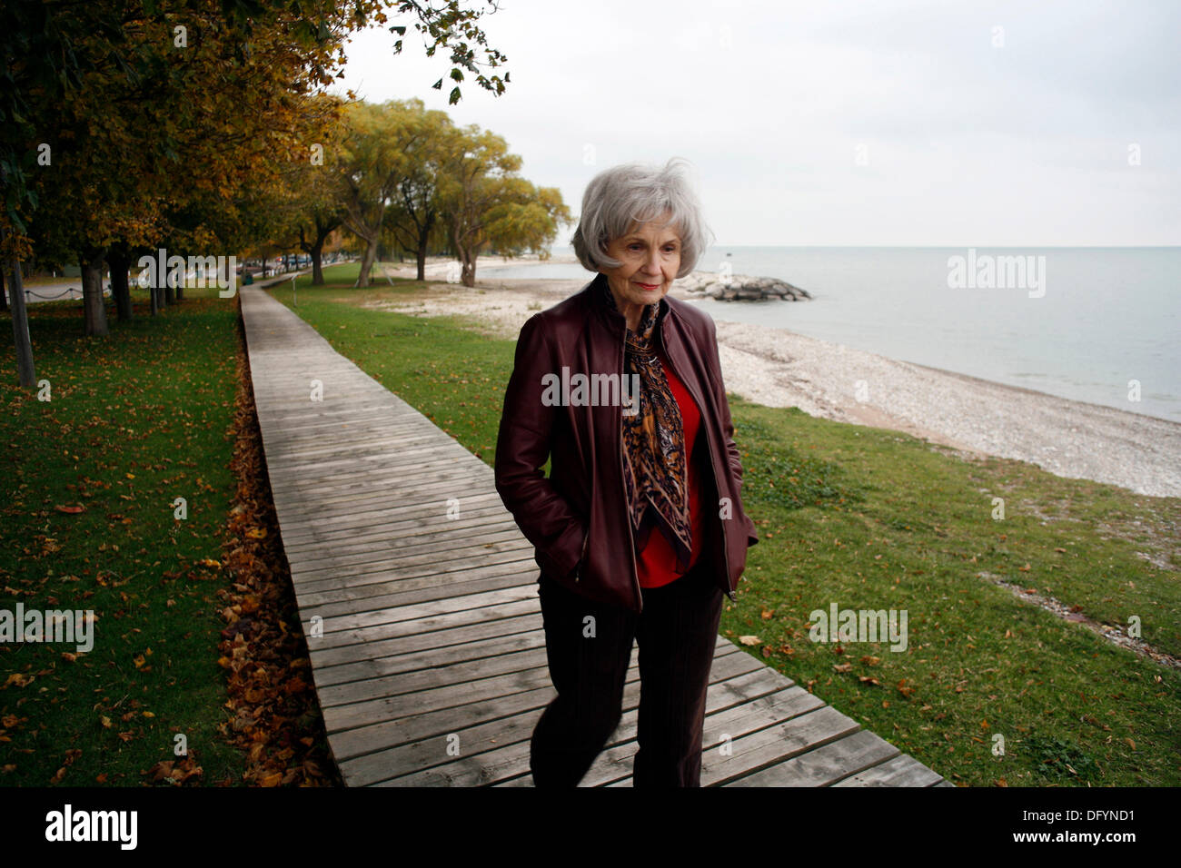 Godrich, Ontario, Canada. 23 Oct, 2006. FILE PHOTO - Canadian author ALICE MUNRO, 82, is the first Canadian-based writer to win the Nobel Prize for literature. Upon hearing the news, a 'delighted' Munro says she knew she was in the running for the prize, but never thought she'd win. The 82-year-old writer was named today as the 110th Nobel laureate in literature and the only the 13th woman to receive the distinction. An official at The Swedish Academy, which selects Nobel literature winners, called Munro a 'master of the contemporary short story.' Credit:  ZUMA Press, Inc./Alamy Live News Stock Photo