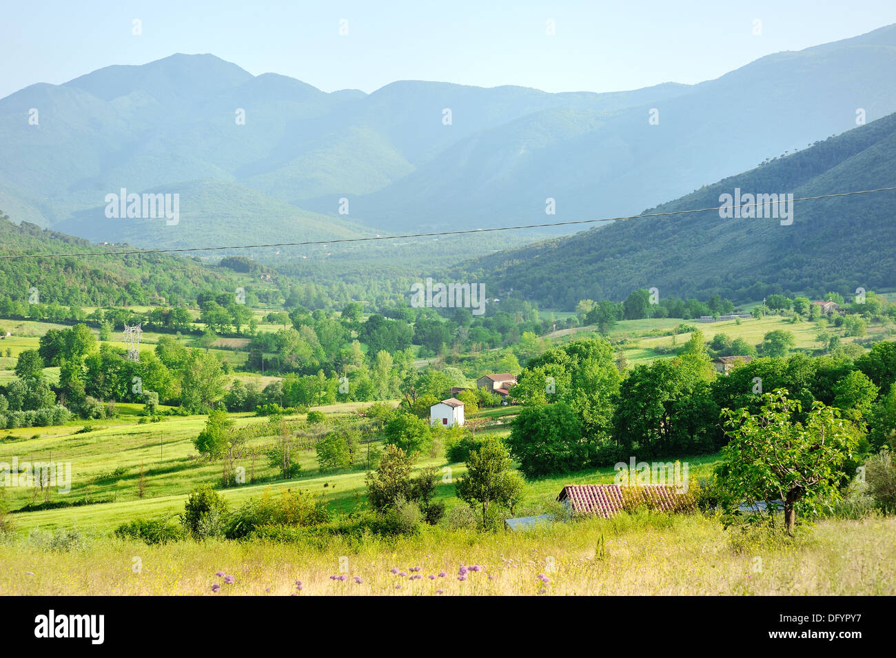 Tuscan countryside in summer hi-res stock photography and images - Alamy