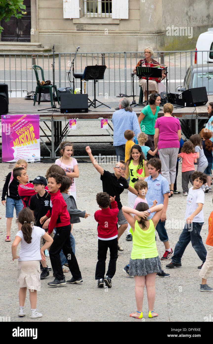France, Carcassonne, Aude - Fete de la Musique, annual music festival, traditional dacning for children by Le Chapeau Rouge Stock Photo