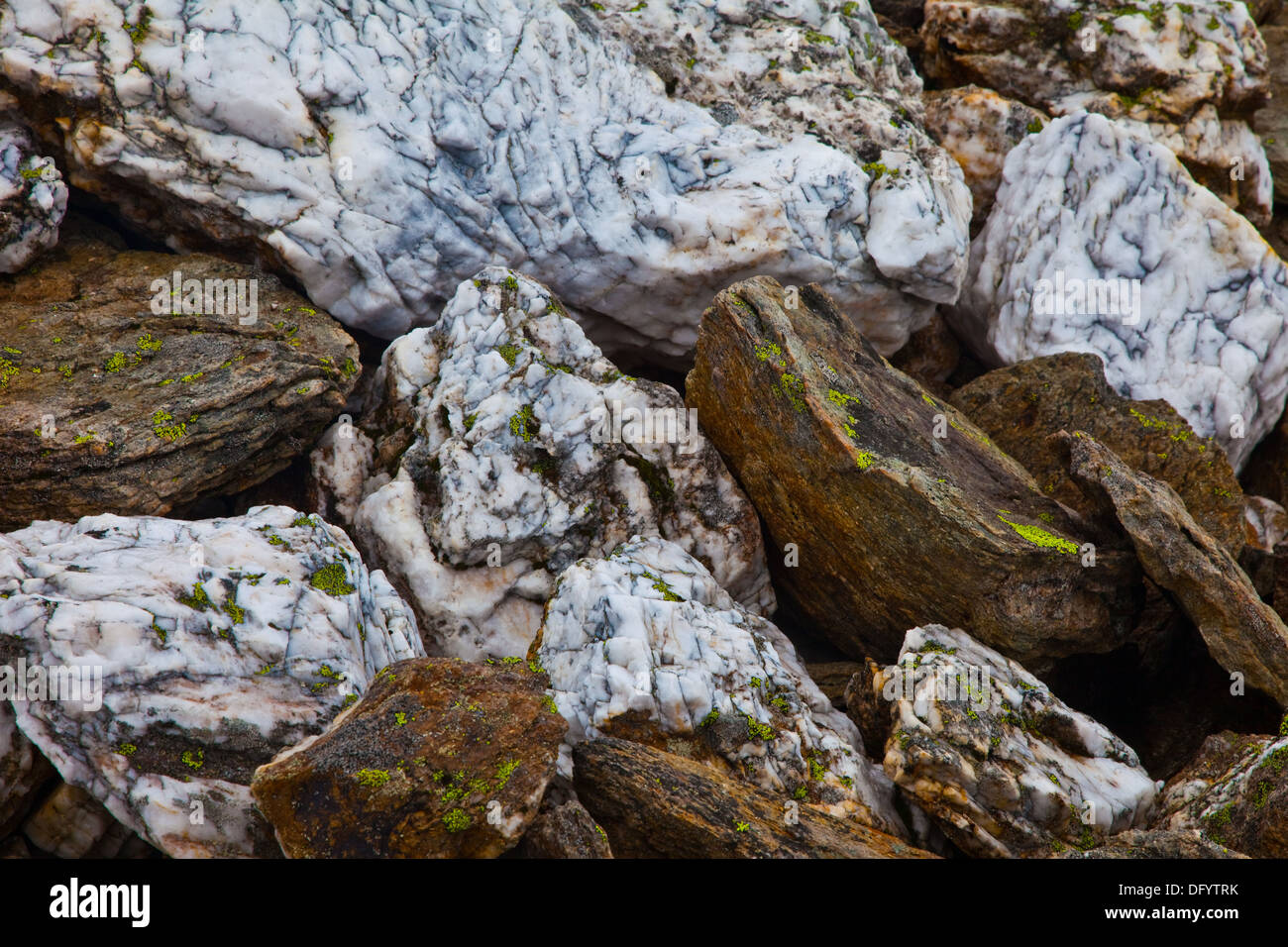 Quartz rocks hi-res stock photography and images - Alamy