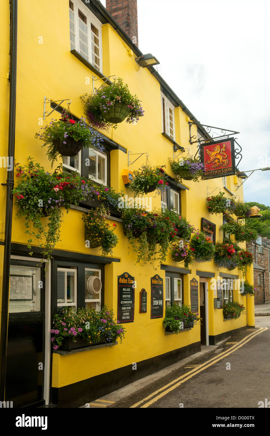 Old Pub in Padstow, Cornwall, England Stock Photo