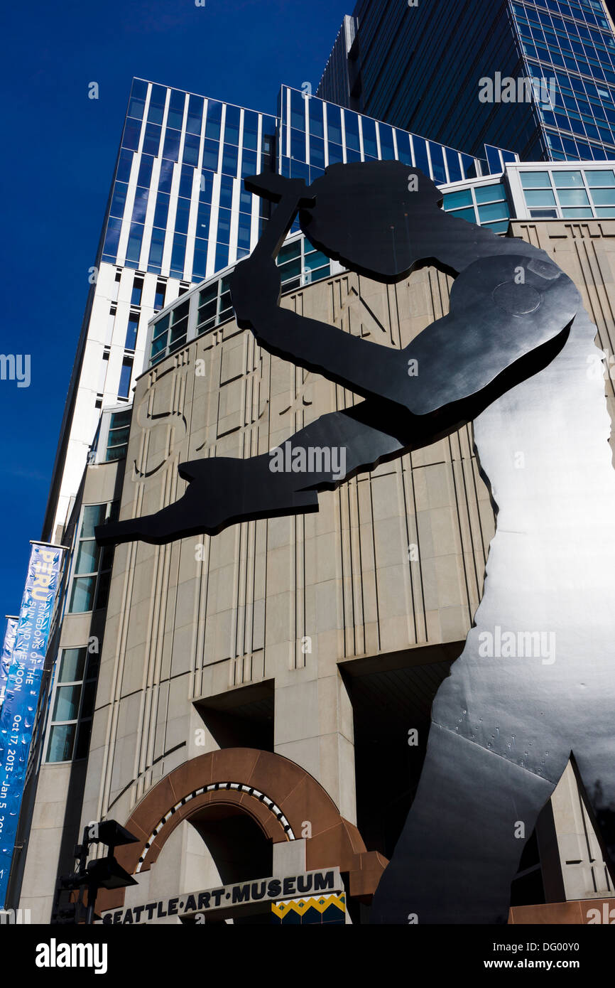 "Hammering Man" sculpture by Jonathan Borofsky in front of
