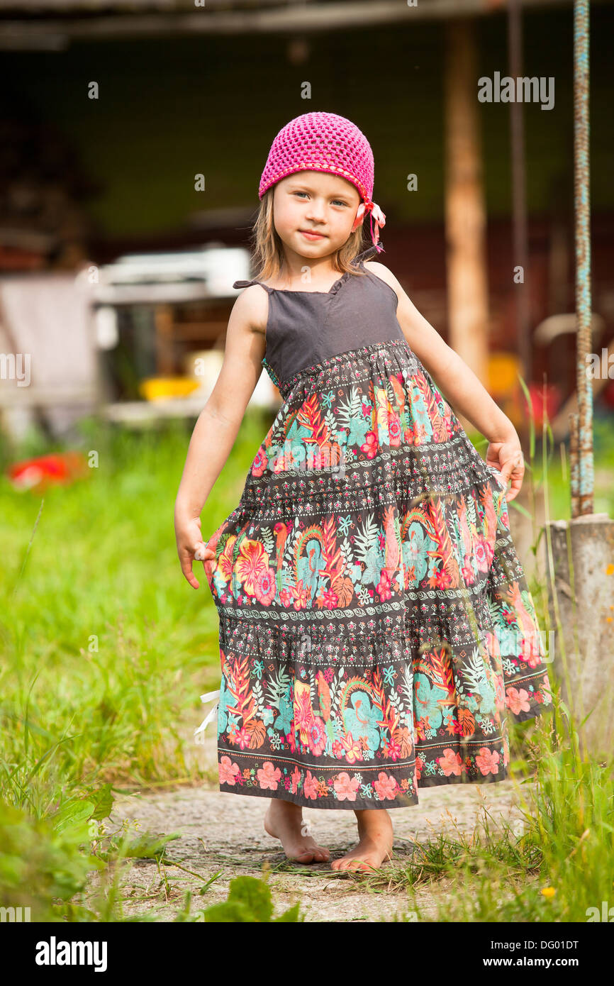 Five year girl in beautiful dress hi res stock photography and images Alamy