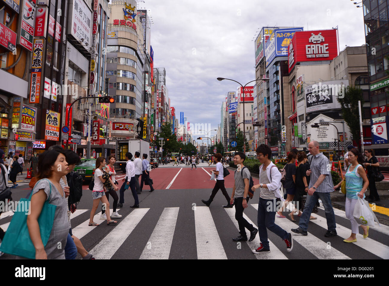 Central Tokyo at Shinjuku street view Stock Photo - Alamy