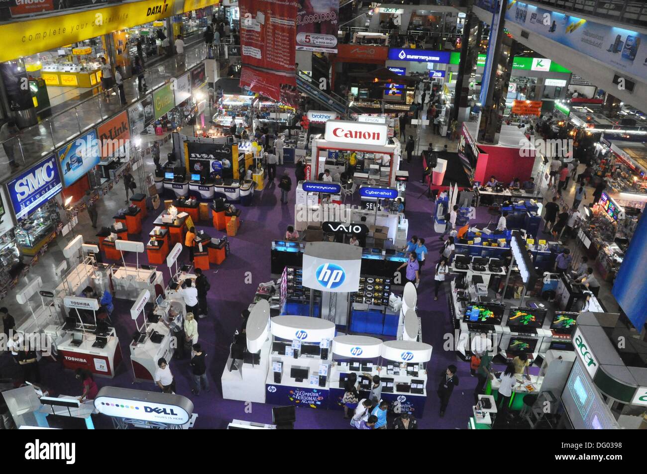 Pantip plaza mall along new hires stock photography and images Alamy