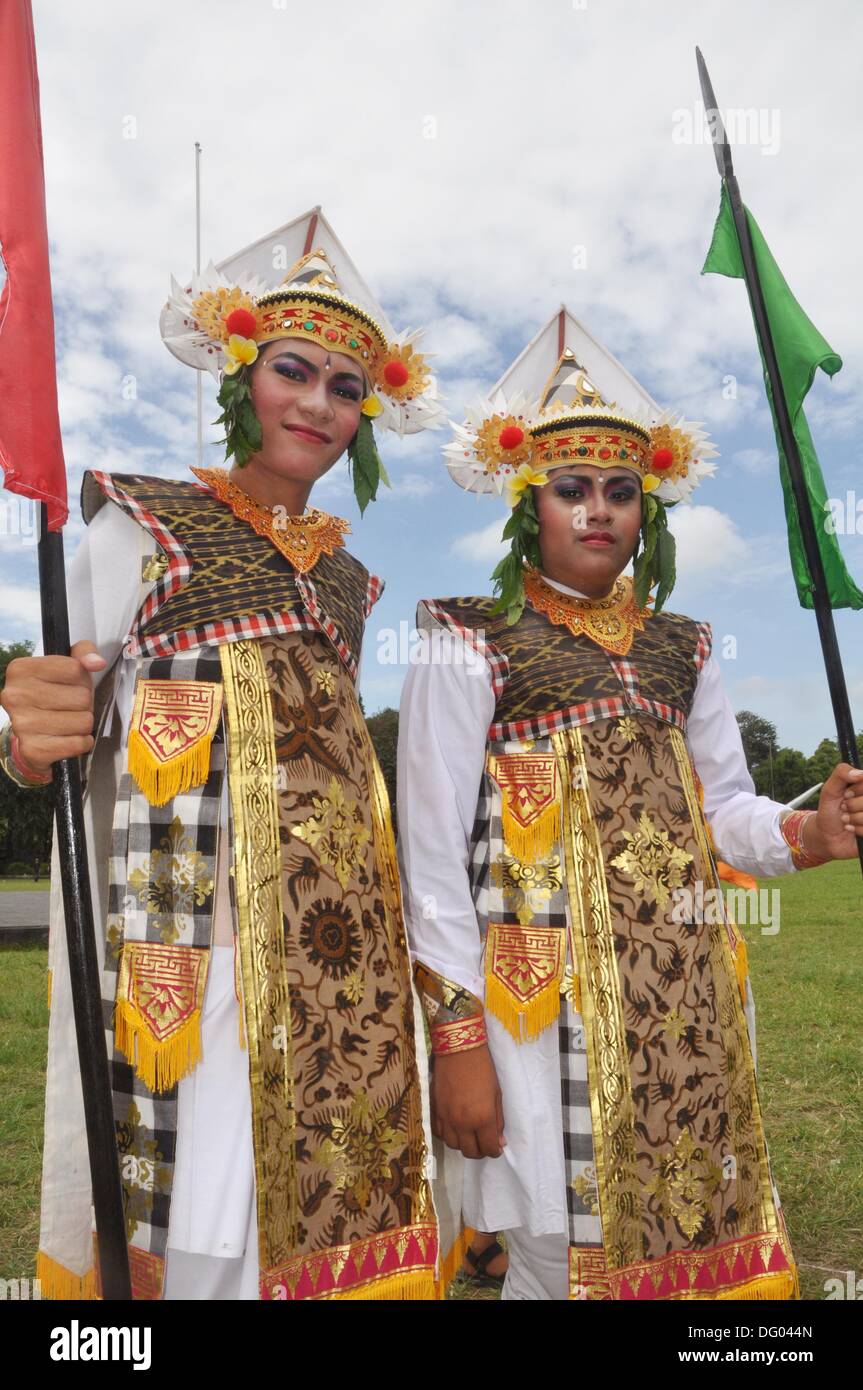 Asian men traditional dress hires stock photography and images  Alamy