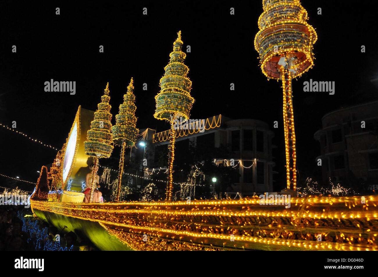 Bangkok (Thailand): the nighttime floats parade by the Democracy Monument during the king Bhumibol Adulyadej birthday´s public Stock Photo