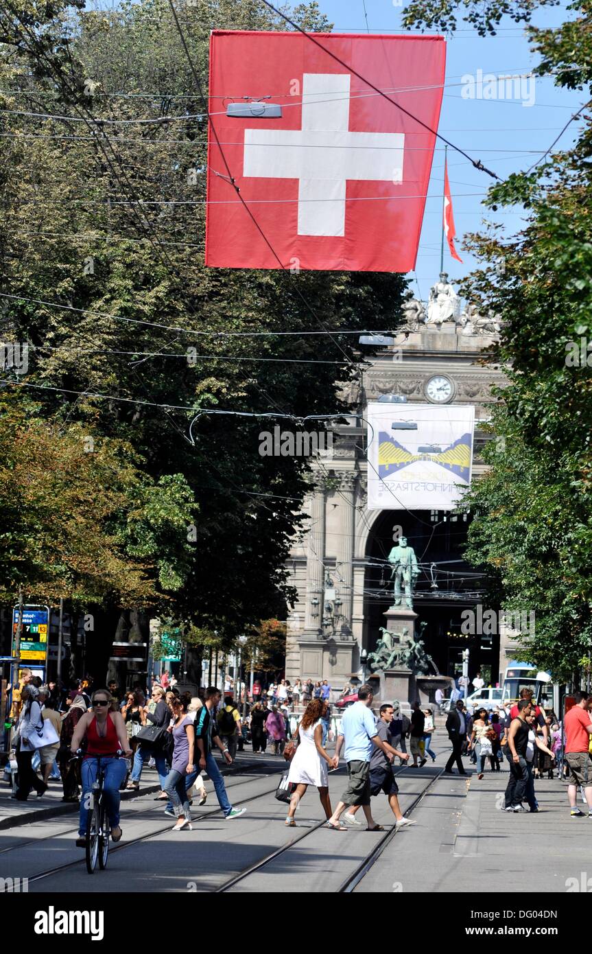 Zurich (Switzerland) avenue facing the train station Stock Photo Alamy