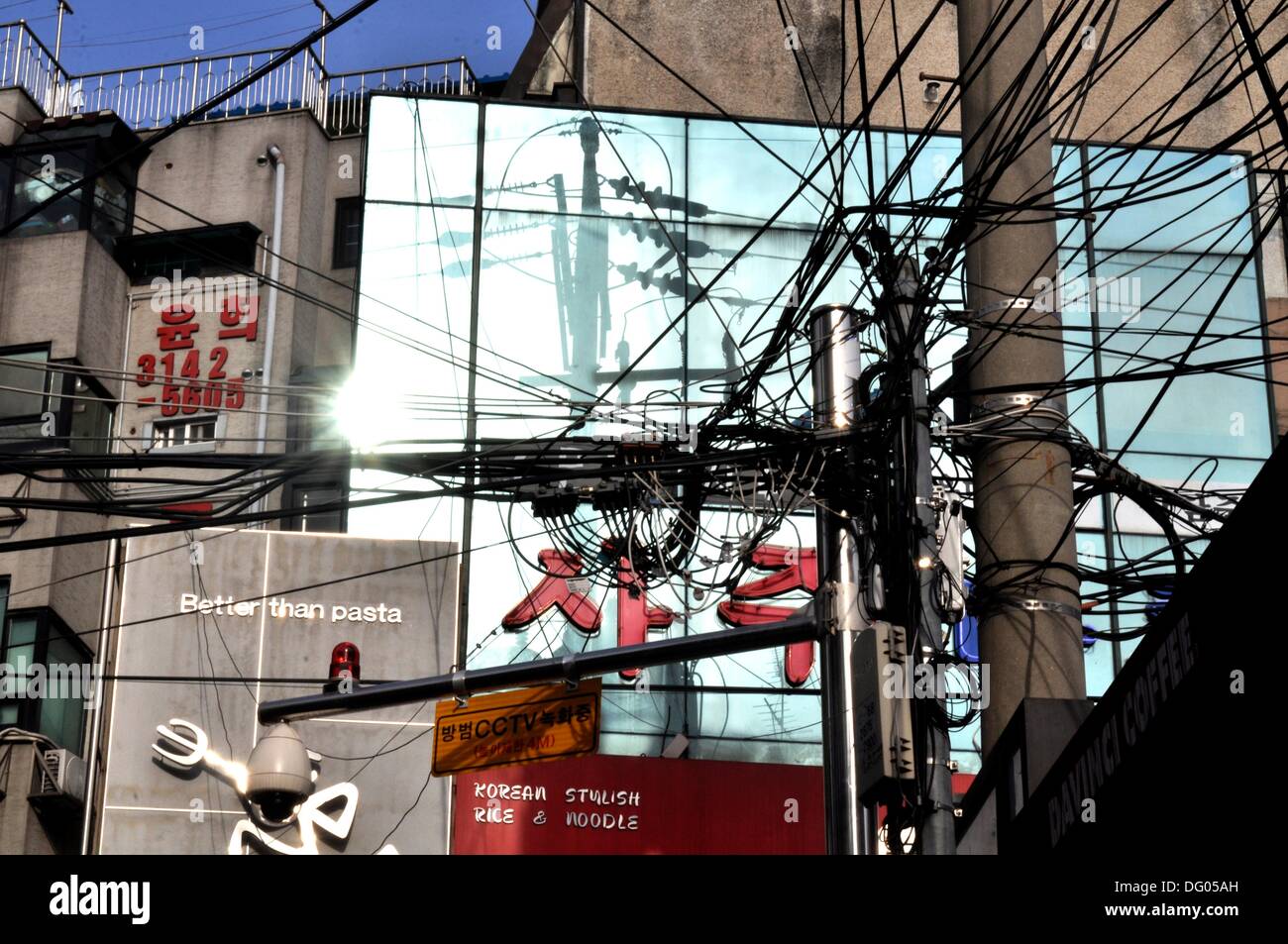 Seoul (South Korea) electricity wires mess in Mapogu Stock Photo Alamy
