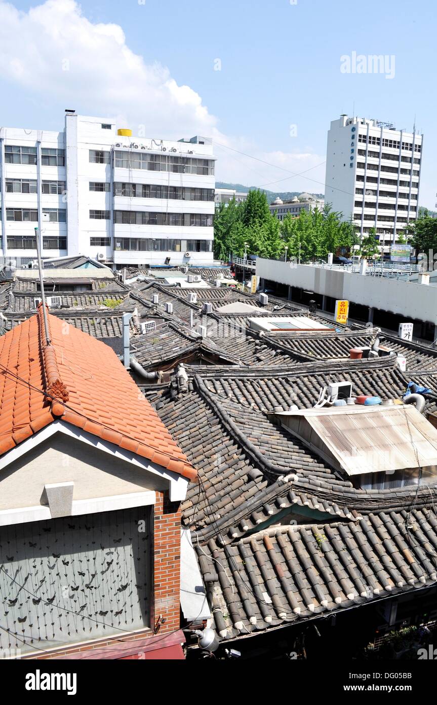 Seoul (South Korea) houses and condos in Insadong Stock Photo Alamy