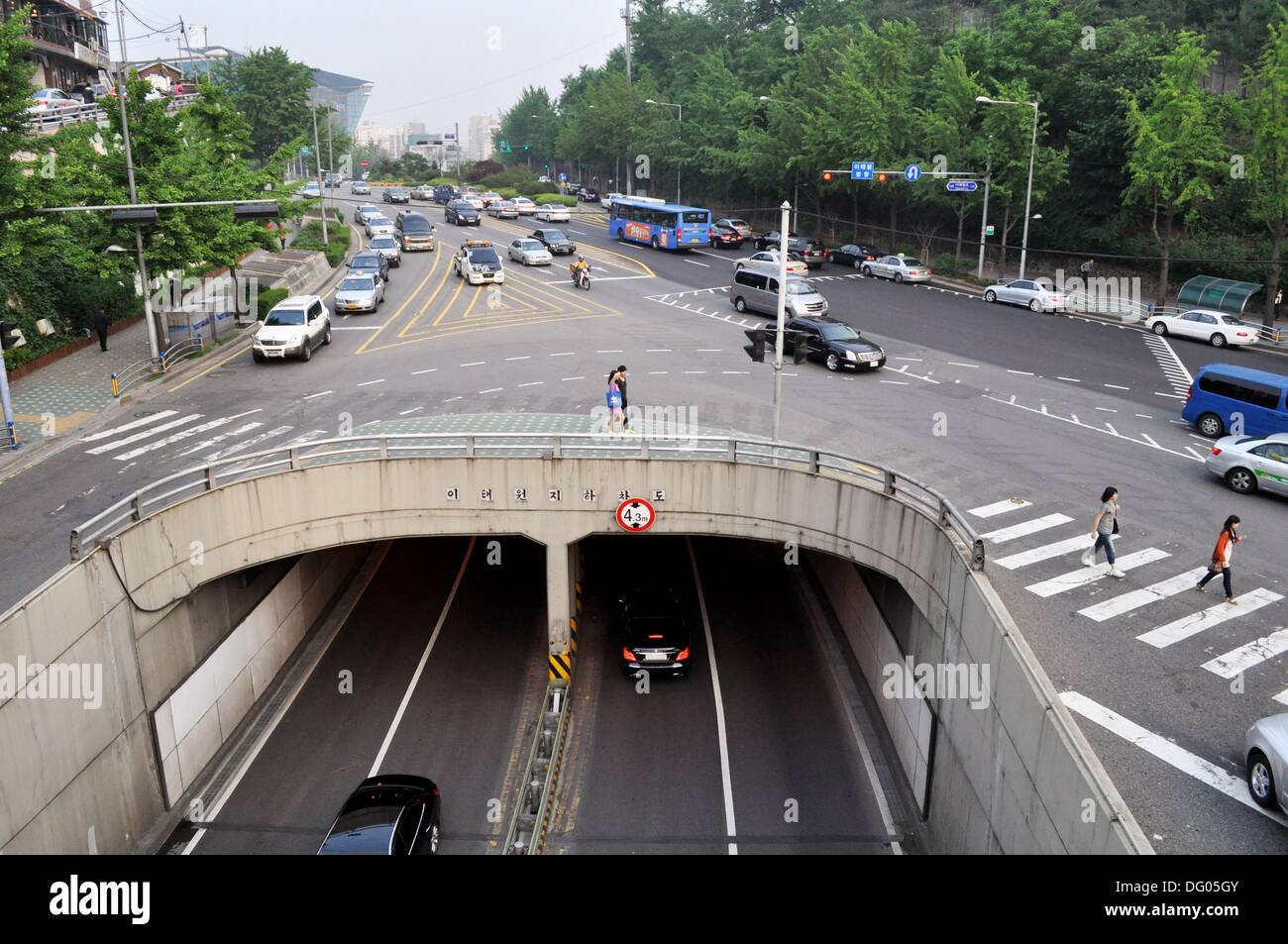 Tunnel in itaewon hires stock photography and images Alamy