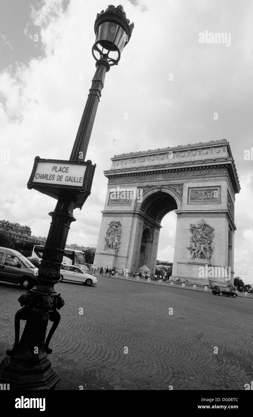 Europe arc de triomphe Black and White Stock Photos & Images - Alamy