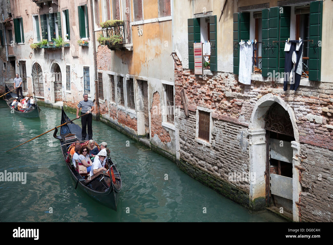 High-angle shot on gondolas from the vantage point of a Venetian bridge (Venice - Italy). Vue sur des gondoles depuis un pont Stock Photo