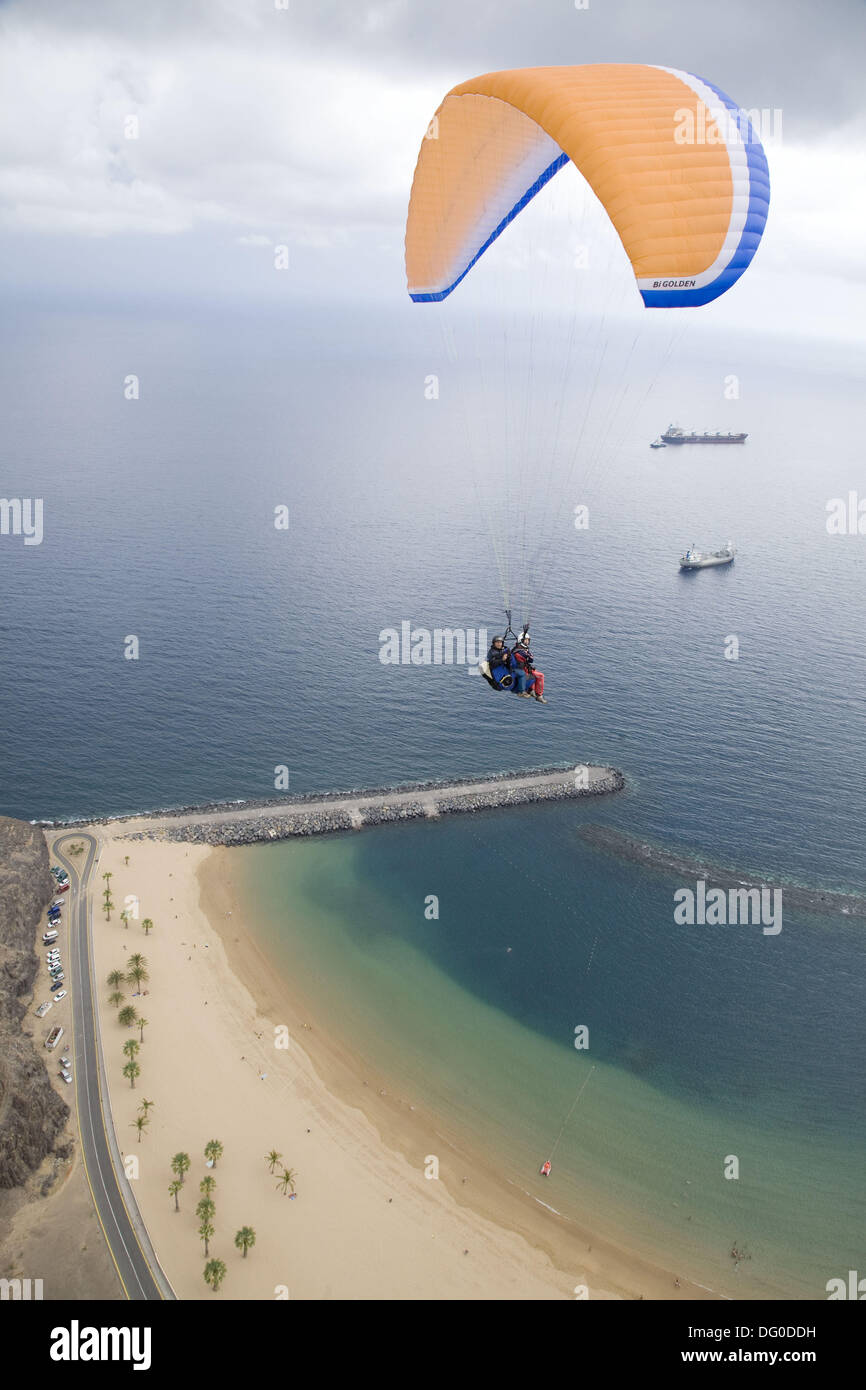 Parapente in Las Teresitas Beach. Santa Cruz de Tenerife. Tenerife