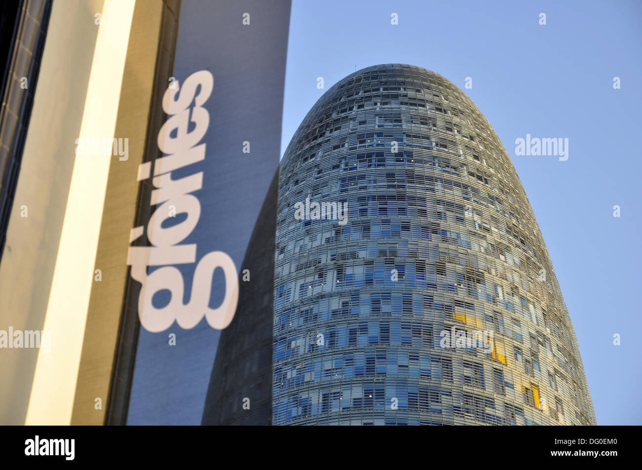 Barcelona, Spain. 12th May, 2013. View of the office complex Torre Agbar and shopping mall 'Les Glories' on the Avinguda Diagonal in Barcelona, Spain, 12 May 2013. Fotoarchiv für ZeitgeschichteS.Steinach/dpa/Alamy Live News Stock Photo