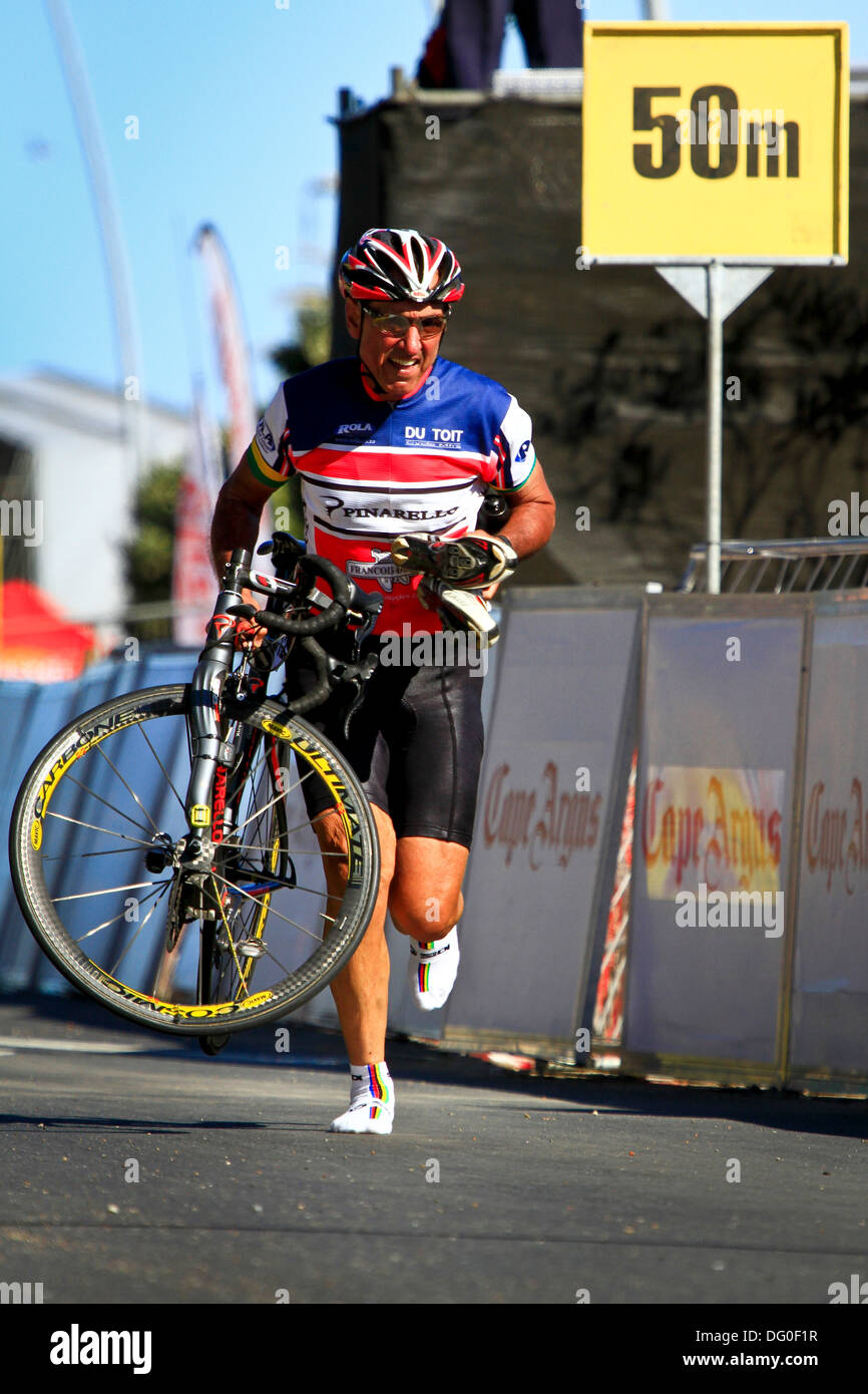 Cylists taking part in the Argus Cycle Tour 2010 bicycle race around