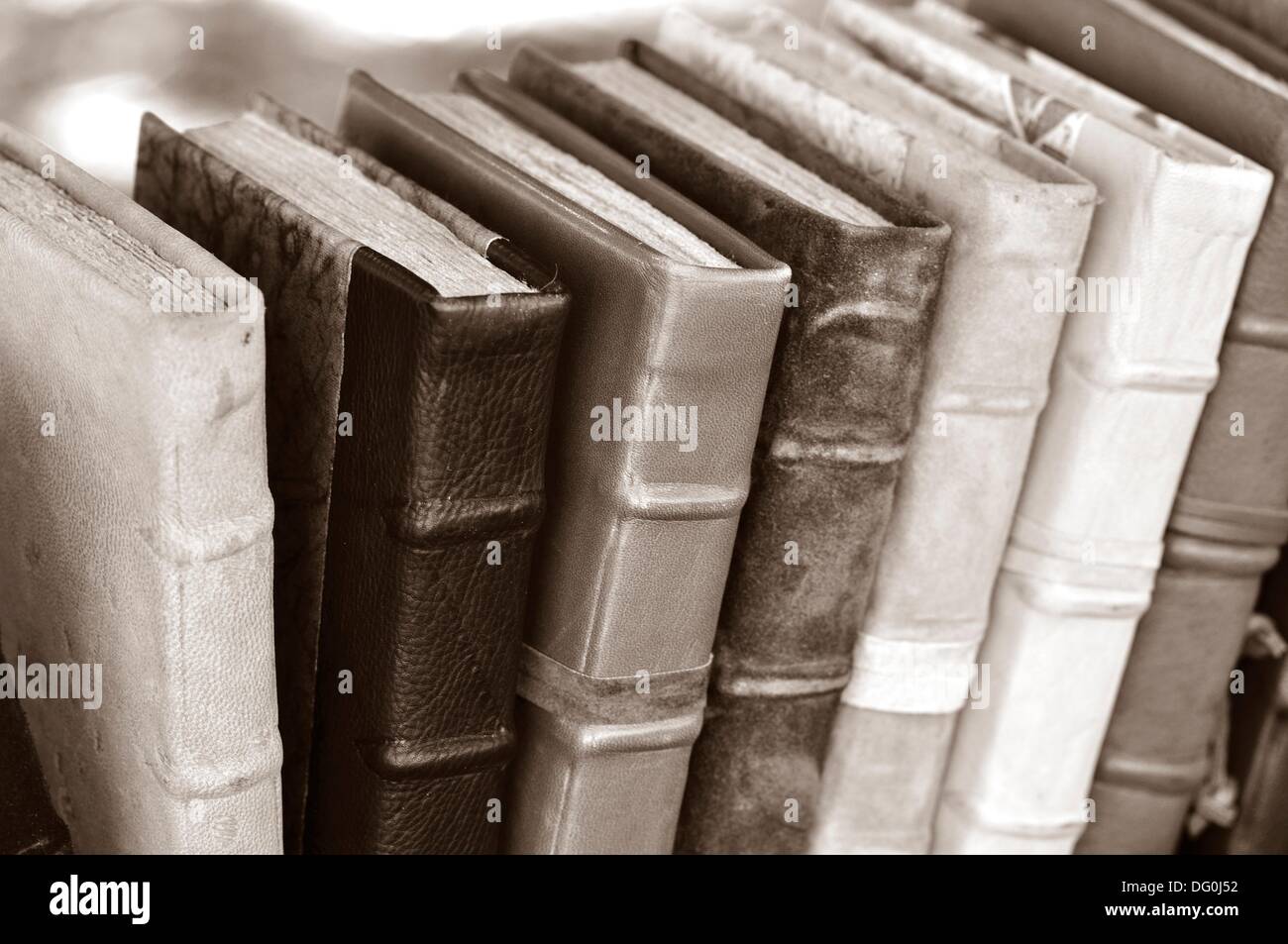 Leather bound books hires stock photography and images Alamy