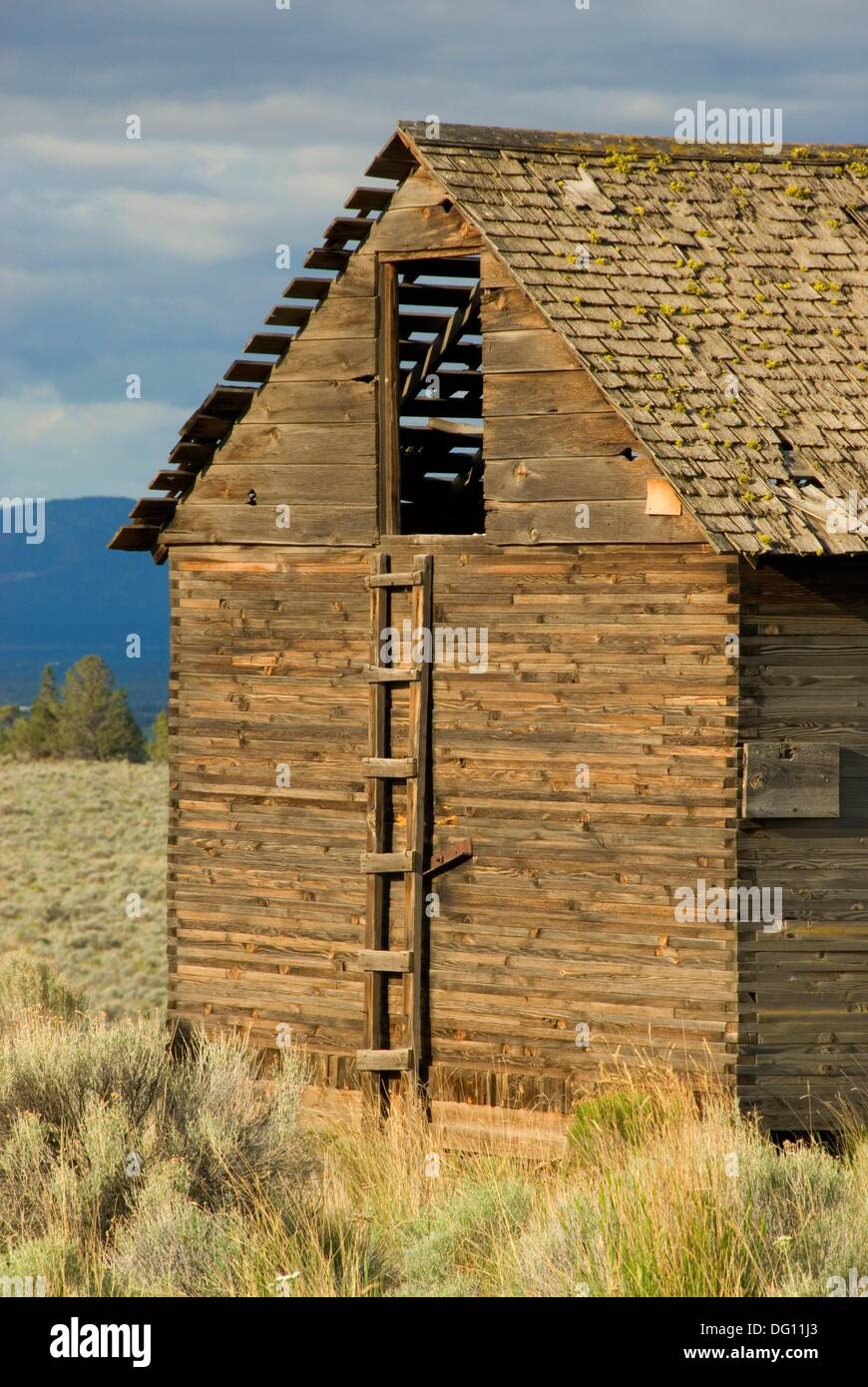 Crooked Barn Stock Photos Crooked Barn Stock Images Alamy