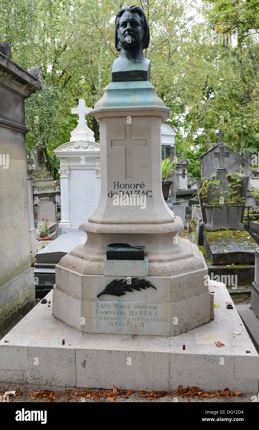 Paris, France. 11th Oct, 2013. View of the grave of the French