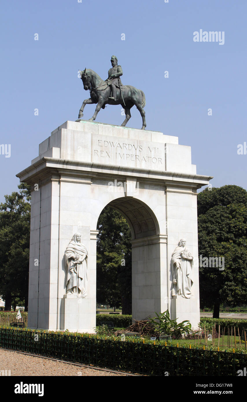Edwards VII Rex imperator statue, southern entrance of Victoria Memorial Hall, Kolkata, India Stock Photo