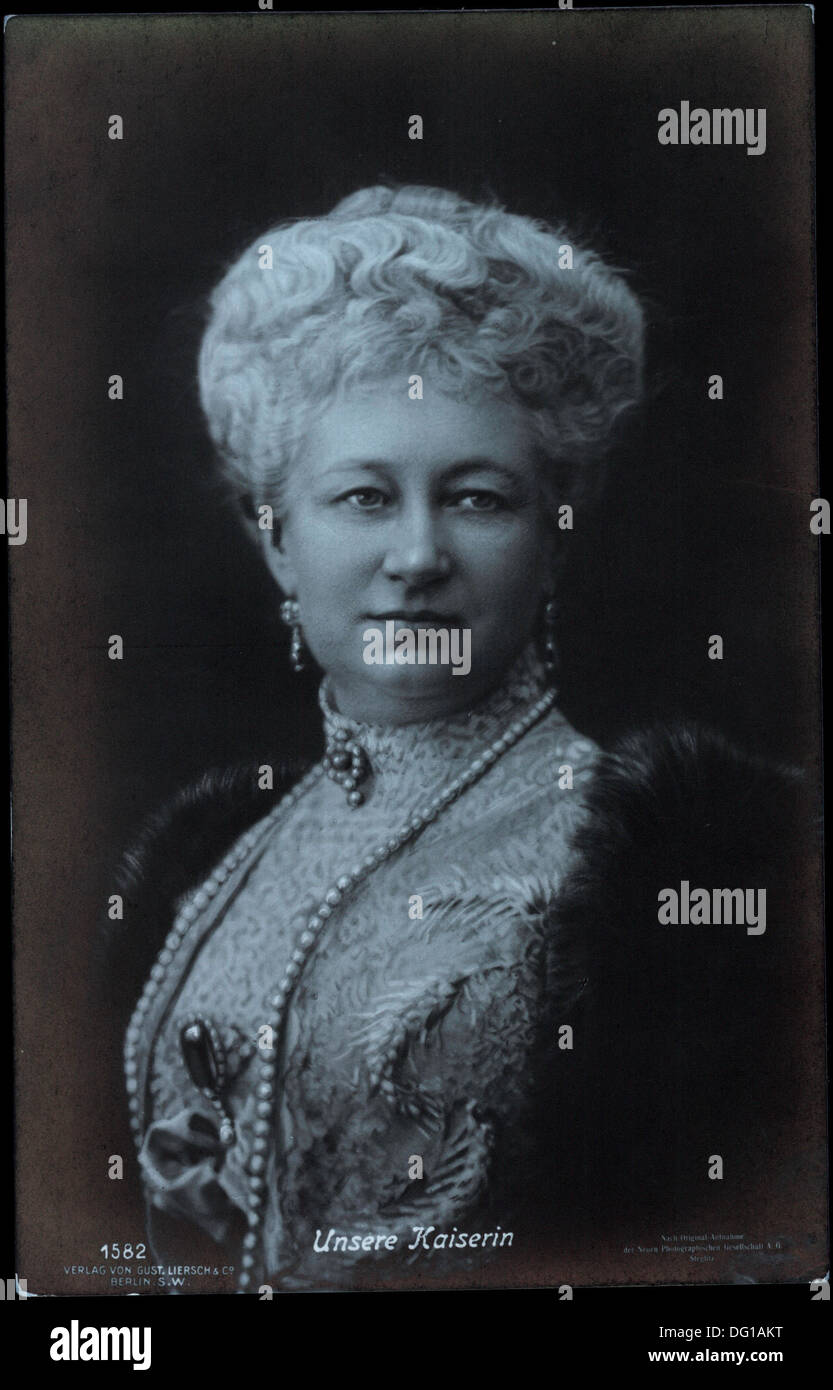 Maria del pilar hi-res stock photography and images - Alamy