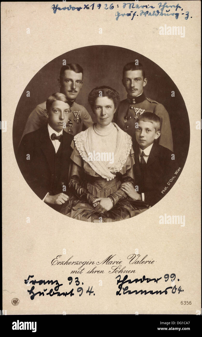 Ak Erzherzogin Marie Valerie mit ihren Söhnen, NPG 6356; Stock Photo