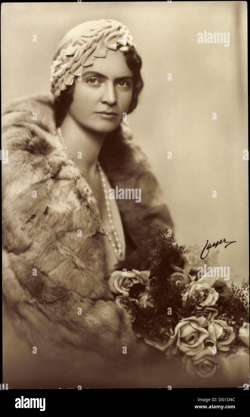 Ak Portrait der Prinzessin Sibylla, Pelzmantel, Hut, Rosengebinde; Stock Photo