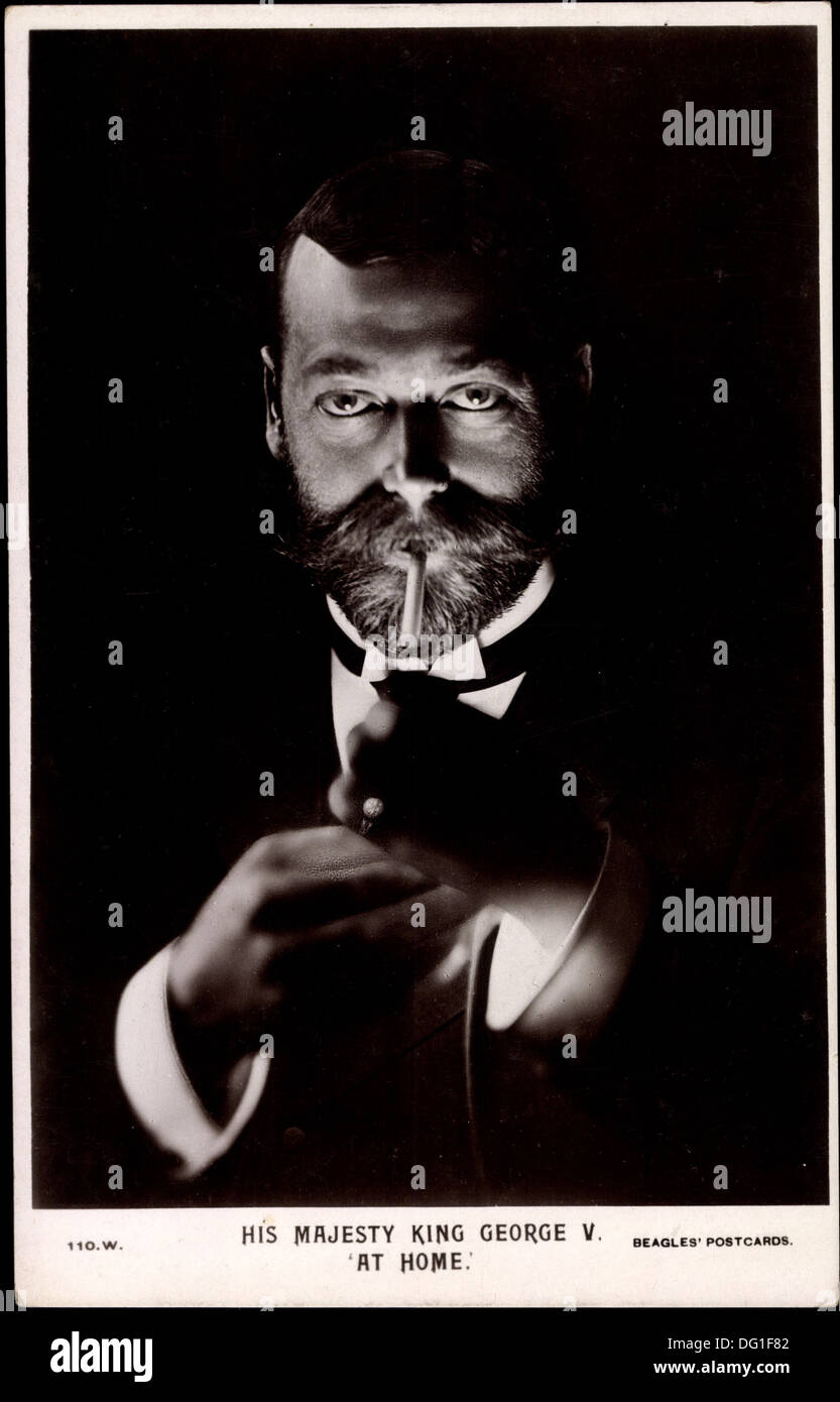 V Smoking High Resolution Stock Photography and Images Alamy