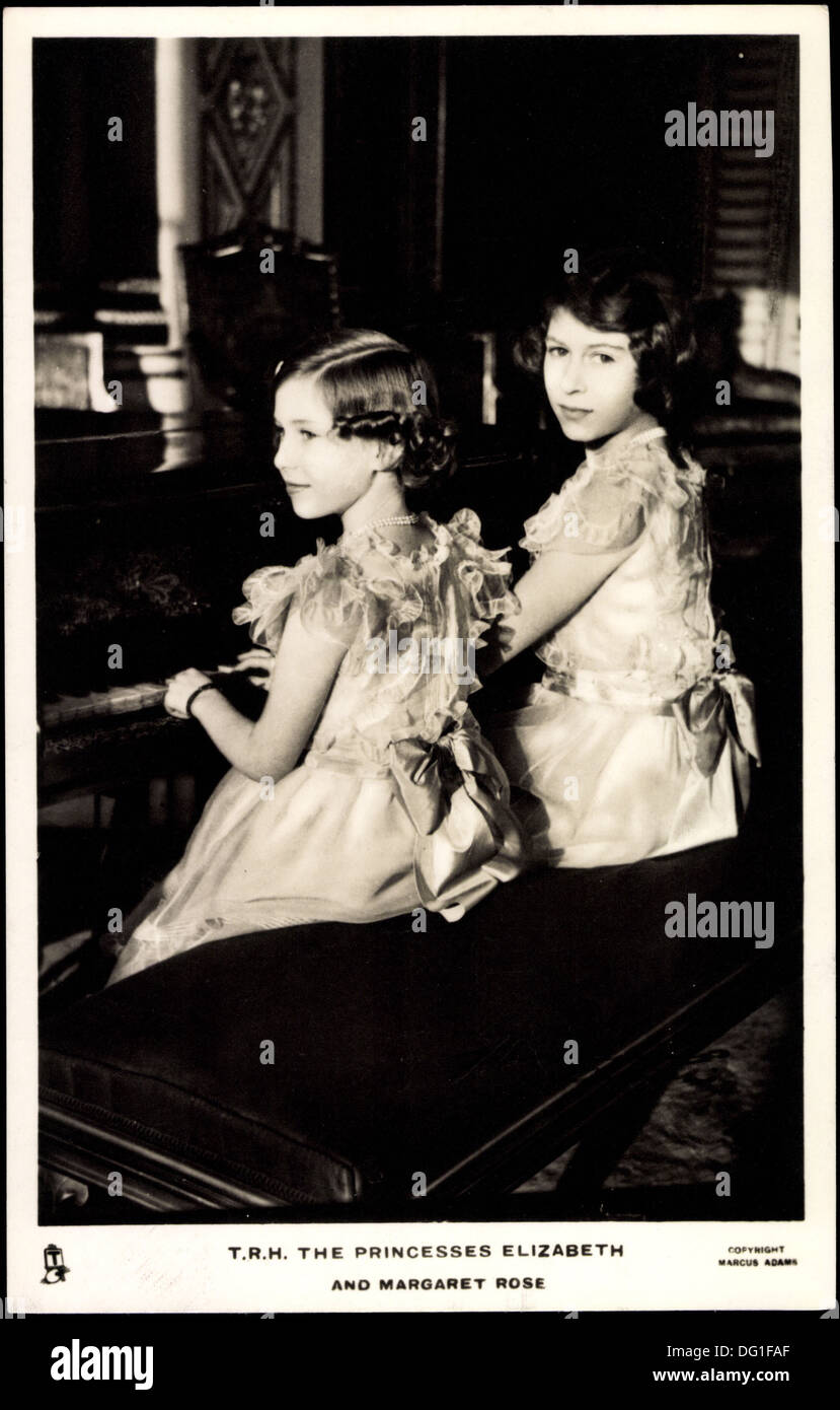 Ak T.R.H. The Princesses Elizabeth and Margaret Rose, Piano; Stock Photo