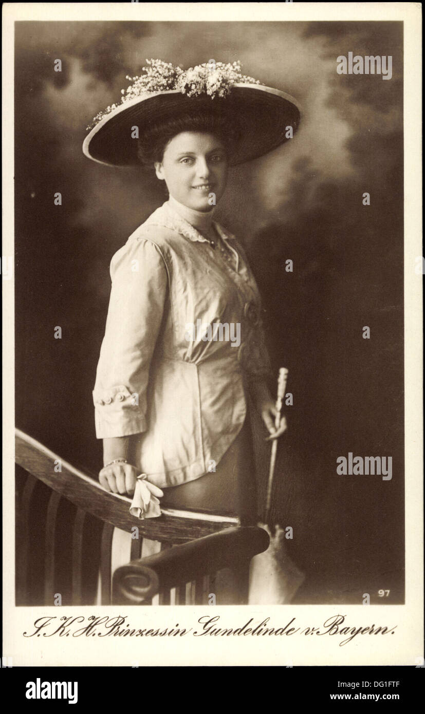 Ak Prinzessin Gundelinde von Bayern, Modischer Hut, Schirm Stock Photo -  Alamy