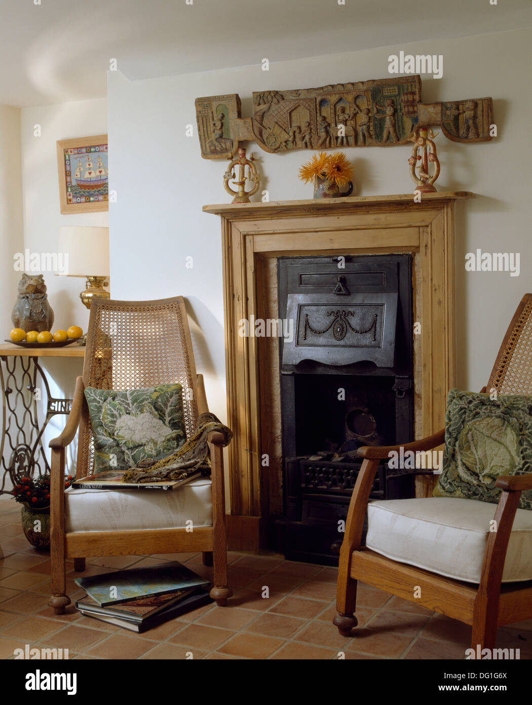Cottage fireplace chair hi res stock photography and images Alamy