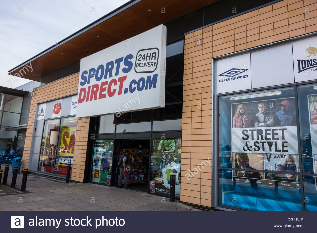 Sports Direct retail store in Cambridge Stock Photo 61505326 Alamy