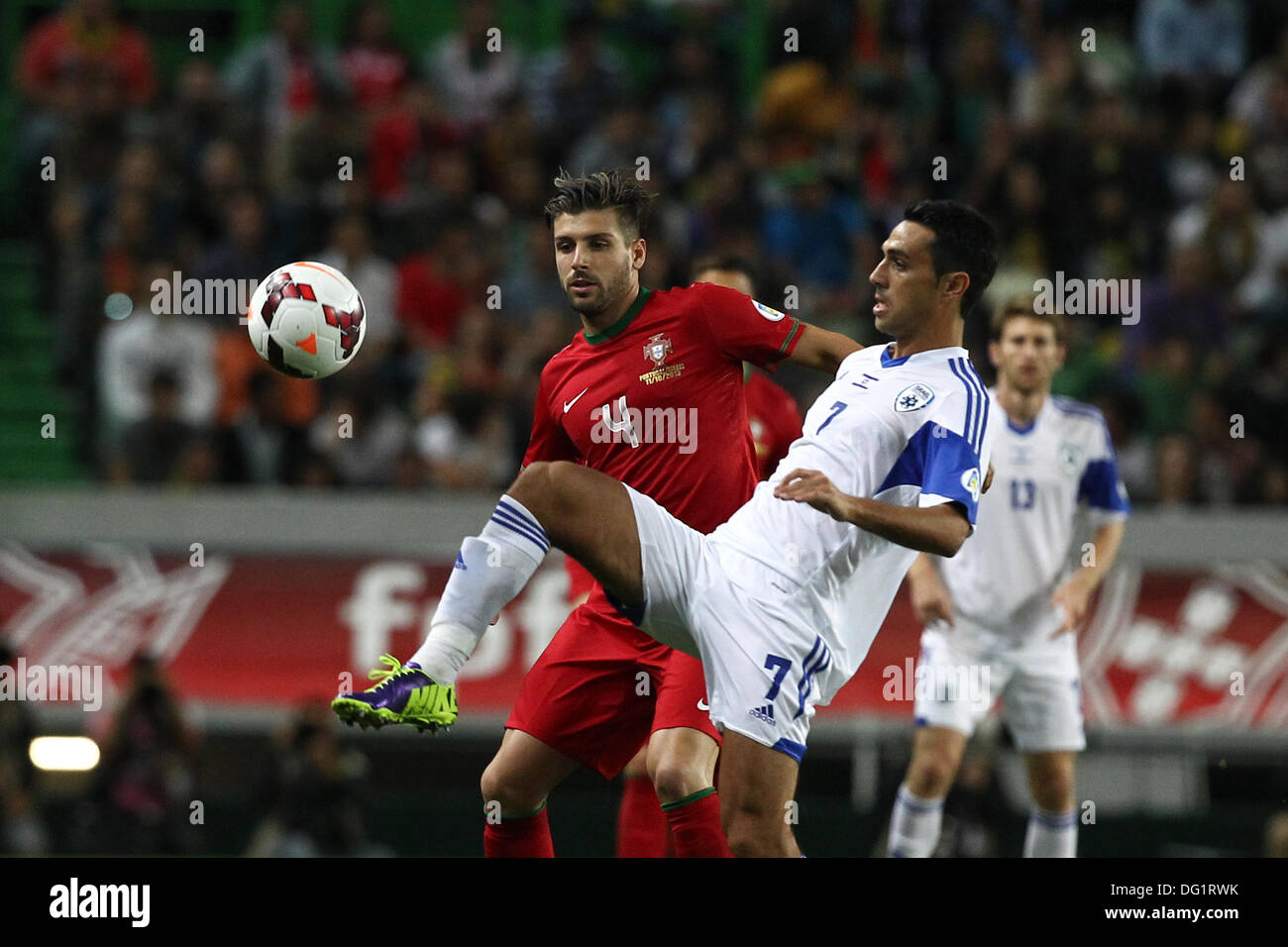 Lisbon, Portugal. 11th Oct, 2013. Miguel Veloso, Portugal midfielder (L) and Eran Zahavi, Israel midfielder (R) during the qualifying soccer match for the Brazil 2014 FIFA World Cup, between Portugal and Israel, on October 11, 2013, in Alvalade stadium in Lisbon. Credit:  Action Plus Sports/Alamy Live News Stock Photo