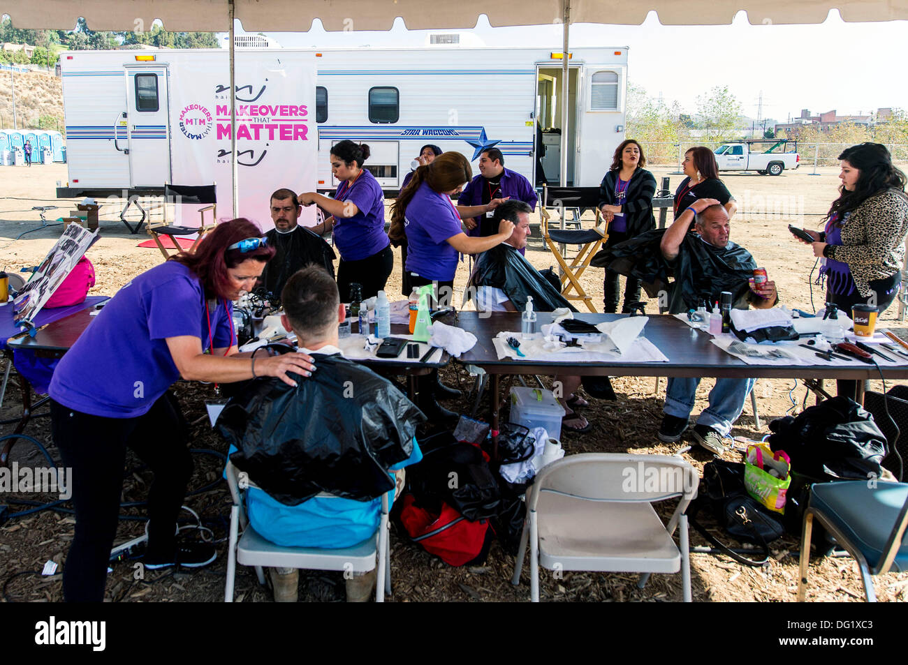 Los Angeles Ca Usa 11th Oct 2013 Men Receive Haircuts At The