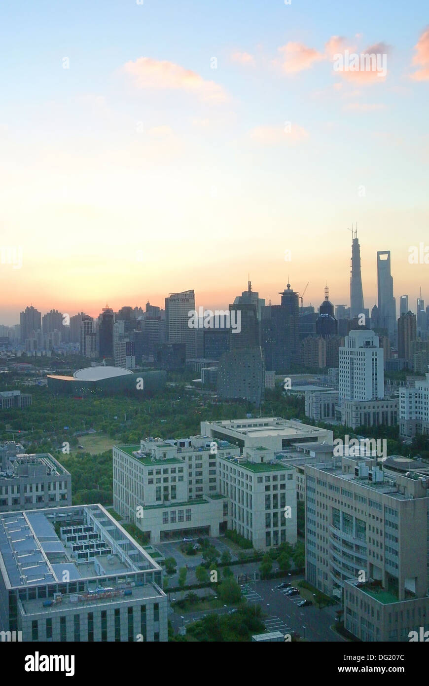 High apartment buildings shanghai hi-res stock photography and images ...