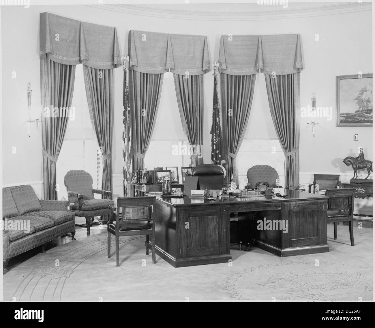 Photograph of President Truman's desk in the Oval Office of the White ...