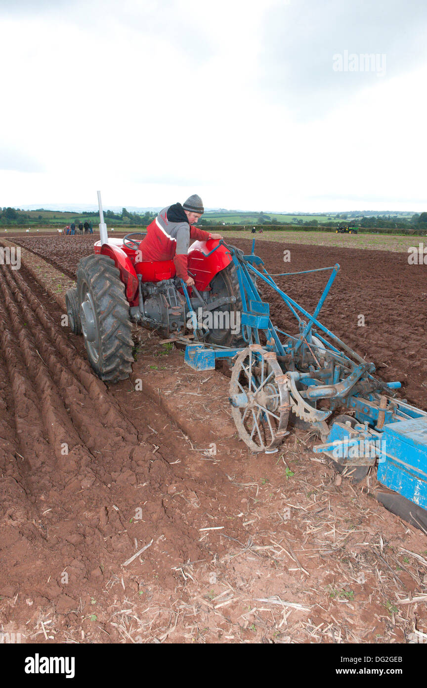 Llanwarne, Herefordshire, UK. 12th October 2013. Contestants take part in the Class 5 Oat Seed Furrow Ploughing event. More than 230 top British ploughmen compete in the 2013 British National Ploughing Championships which have returned to Herefordshire for the first time in 27 years. The top ploughmen of  each class (reversible and conventional) will represent Britain at the World Ploughing Championships to be held in France in 2014. Photo credit: Graham M. Lawrence/Alamy Live News. Stock Photo