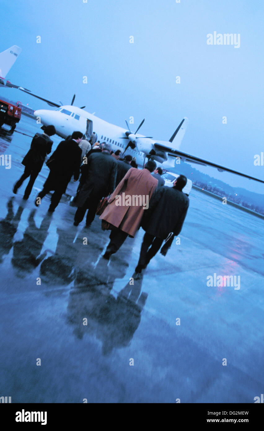 Boarding passengers aircraft hi-res stock photography and images - Alamy