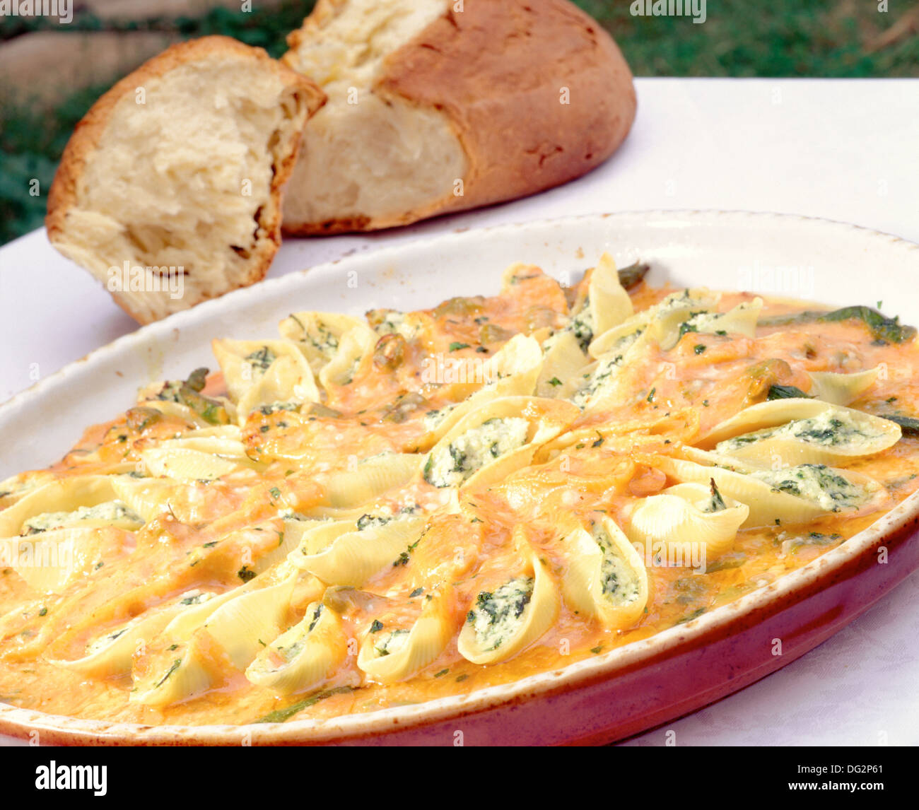 Pasta filled with spinach and ricotta cheese Stock Photo - Alamy