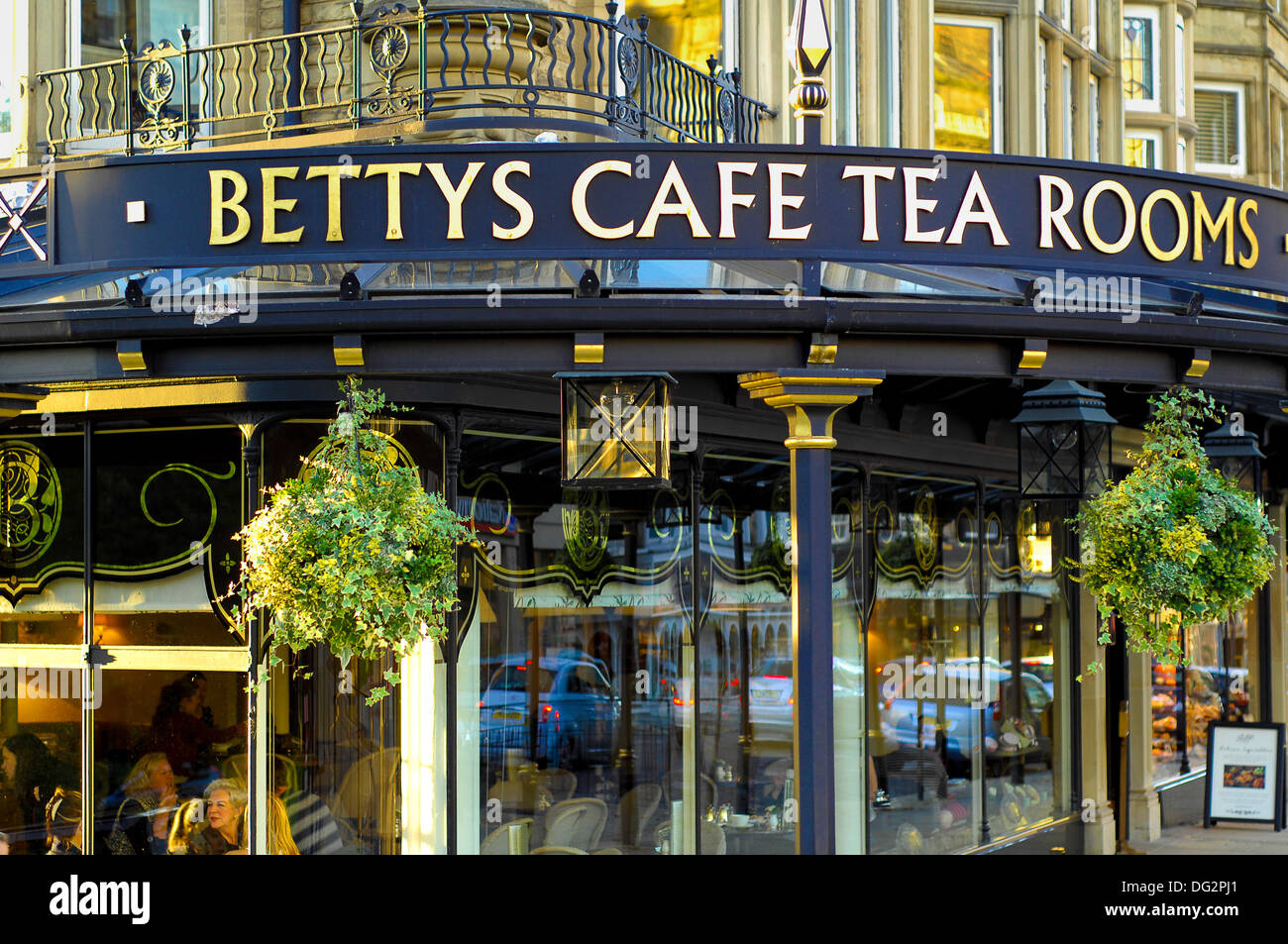 Bettys tea bar and restaurant harrogate Stock Photo Alamy