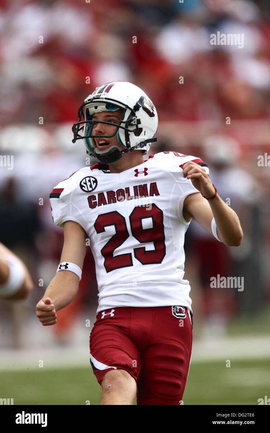 fayetteville-ar-12th-oct-2013-south-carolina-place-kicker-elliott-DG2TE6.jpg