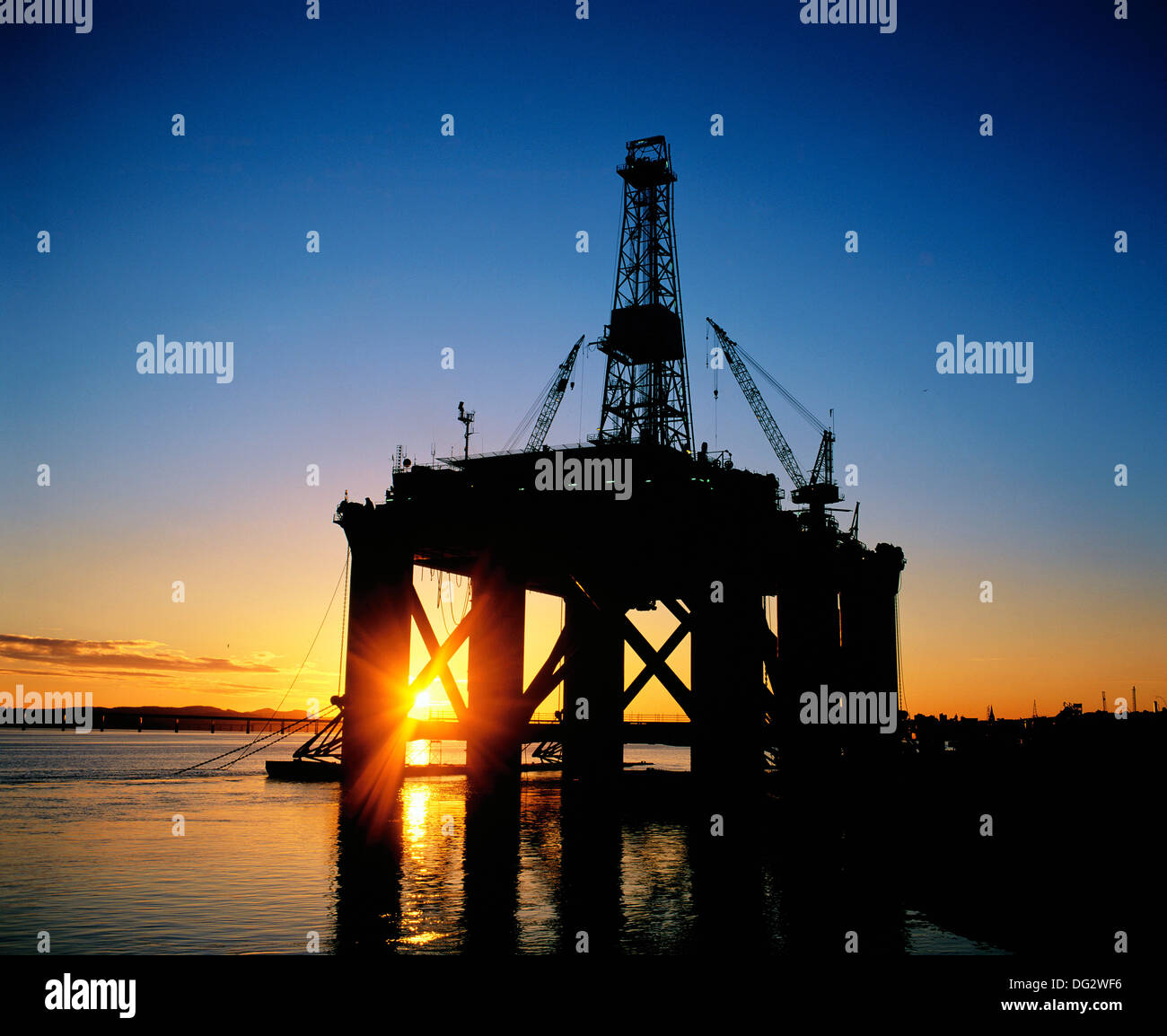 Semisubmersible oil rig at sunset. Dundee. Scotland Stock Photo Alamy
