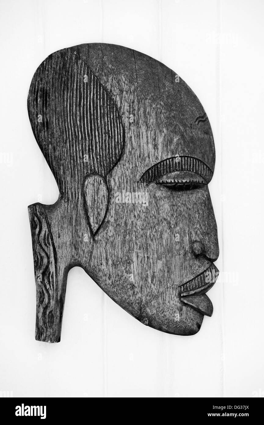 Old antique african tribal mask hi-res stock photography and images - Alamy