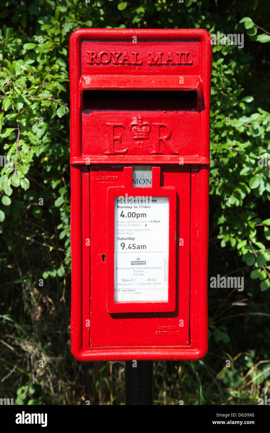 A Royal Mail postbox in the U.K Stock Photo Alamy